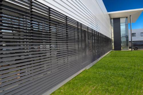 Façades en verre d'ombrage